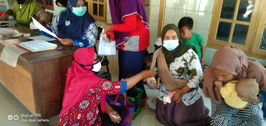 Pemberian PMT balita