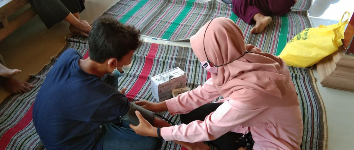 Pemeriksaan tekanan darah remaja