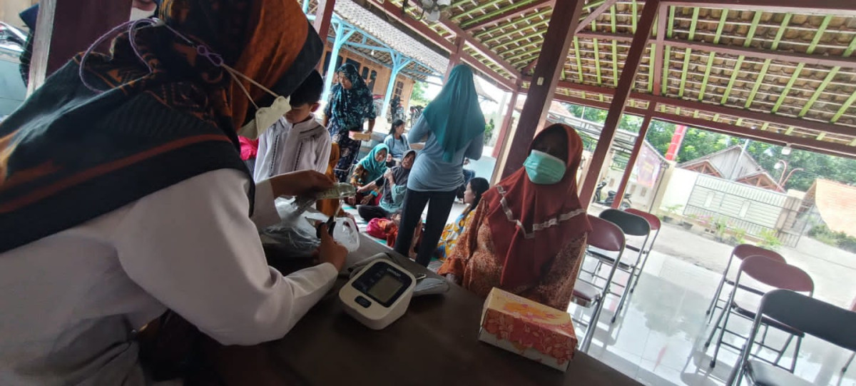 Pemeriksaan tekanan darah Lansia