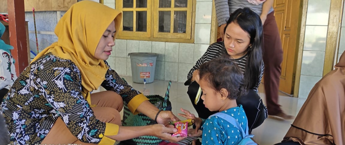 Pemberian PMT balita