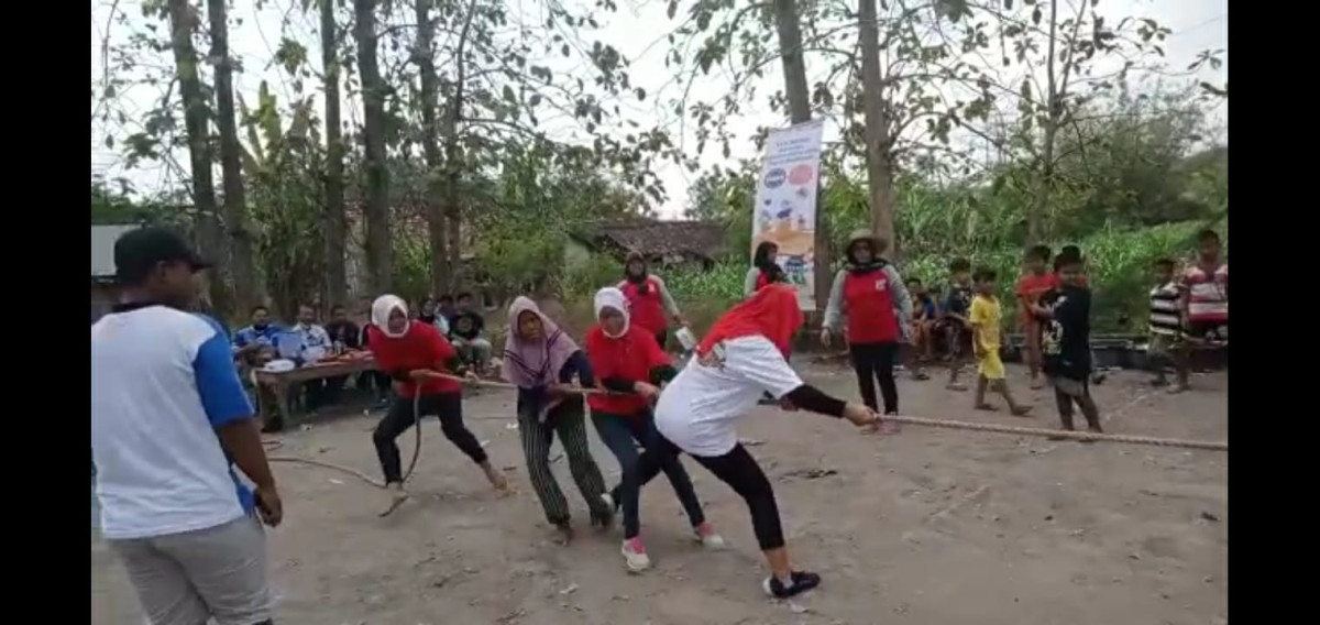 Kegiatan lomba tarik tambang