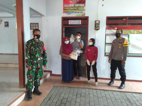 Pembagian Beras Kepada Masyarakat Desa Kapuan