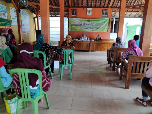 Pelatihan Memasak Olahan Makanan Dari Disperindakop Kab Blora di Kampung KB "Keluarga Harapan" Desa Gersi