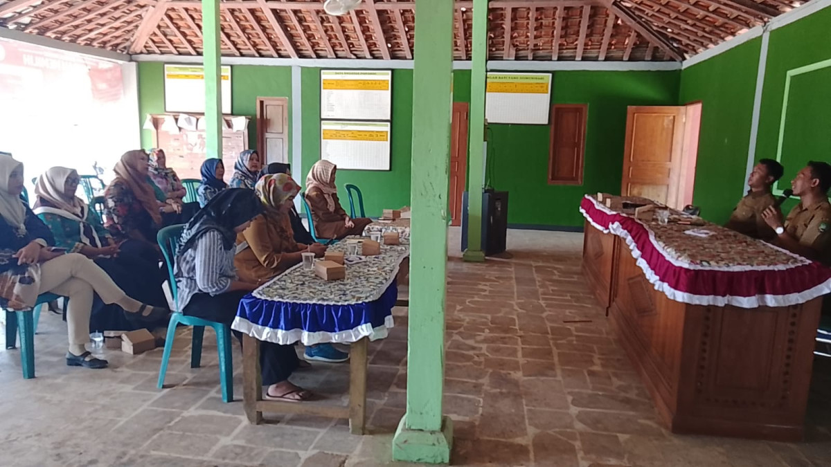 Pengarahan dan evaluasi dari PLKB untuk Kader Desa Sendang