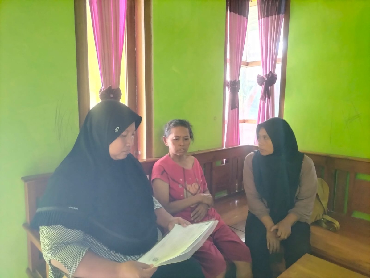 Kunjungan rumah terhadap pasien tbc oleh kader ilp