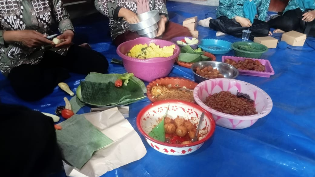 Pelatihan menghias tumpeng