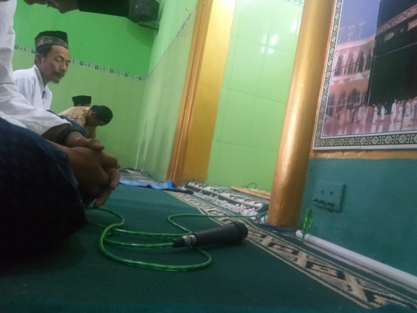 Kegiatan Sholat Jamaah di Masjid