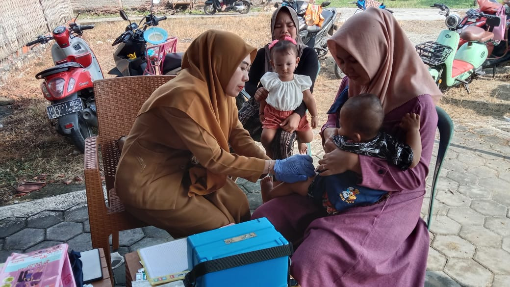 Imunisasi dr Bu bidan Desa