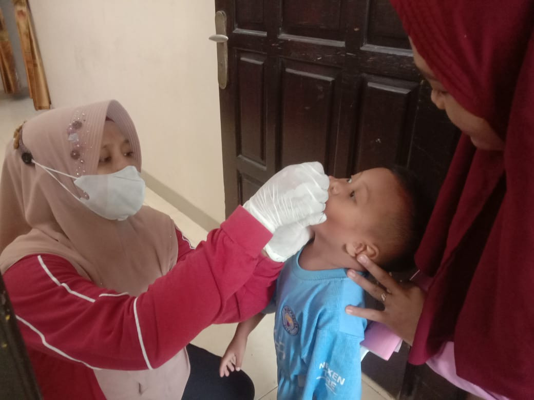 PELAYANAN PIN POLIO DI POSYANDU