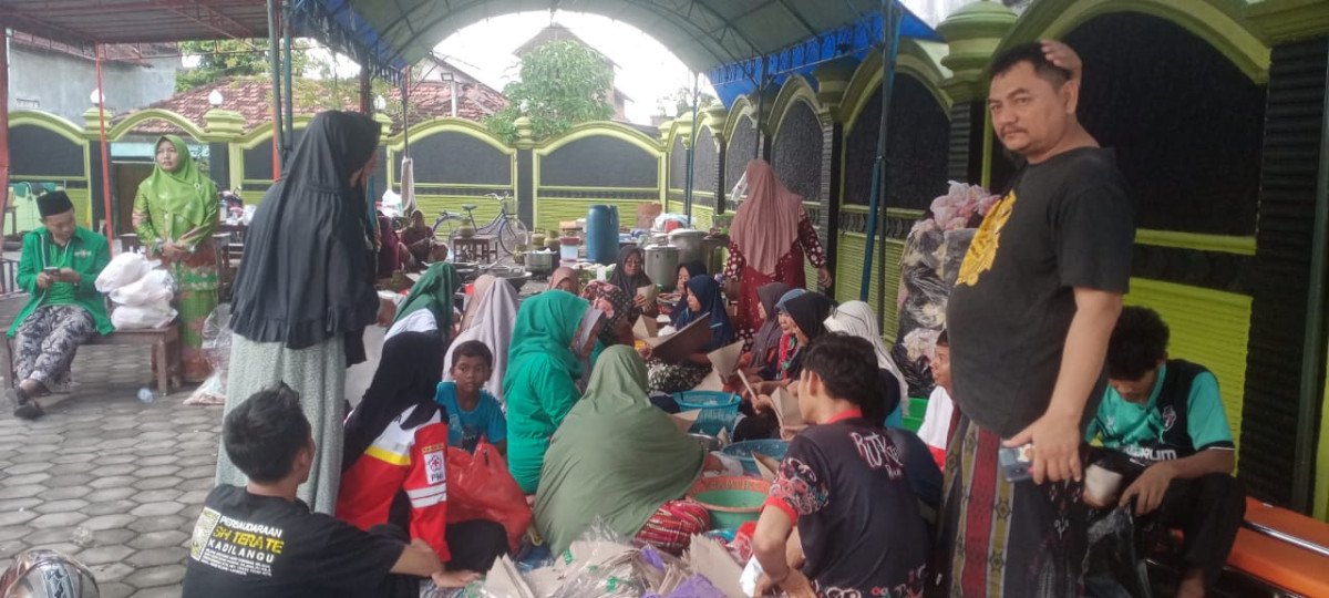 Dapur umum halaman masjid