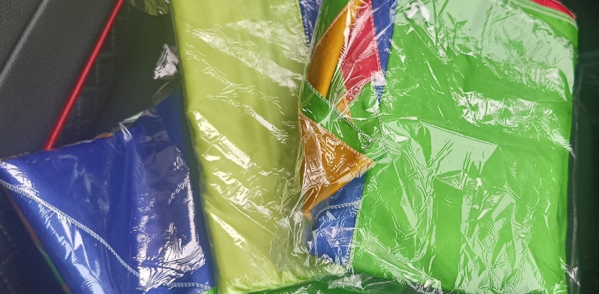 pembelian umbul-umbul untuk hari jadi Demak