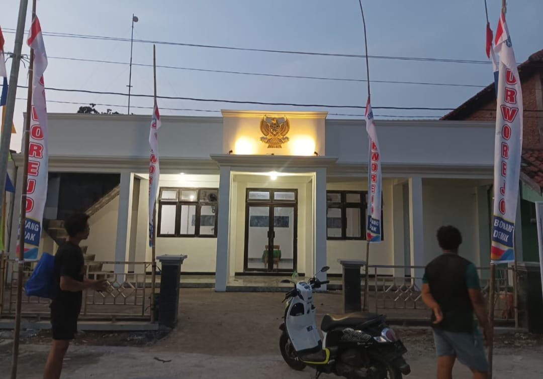 hasil renovasi aula balai desa tampak depan