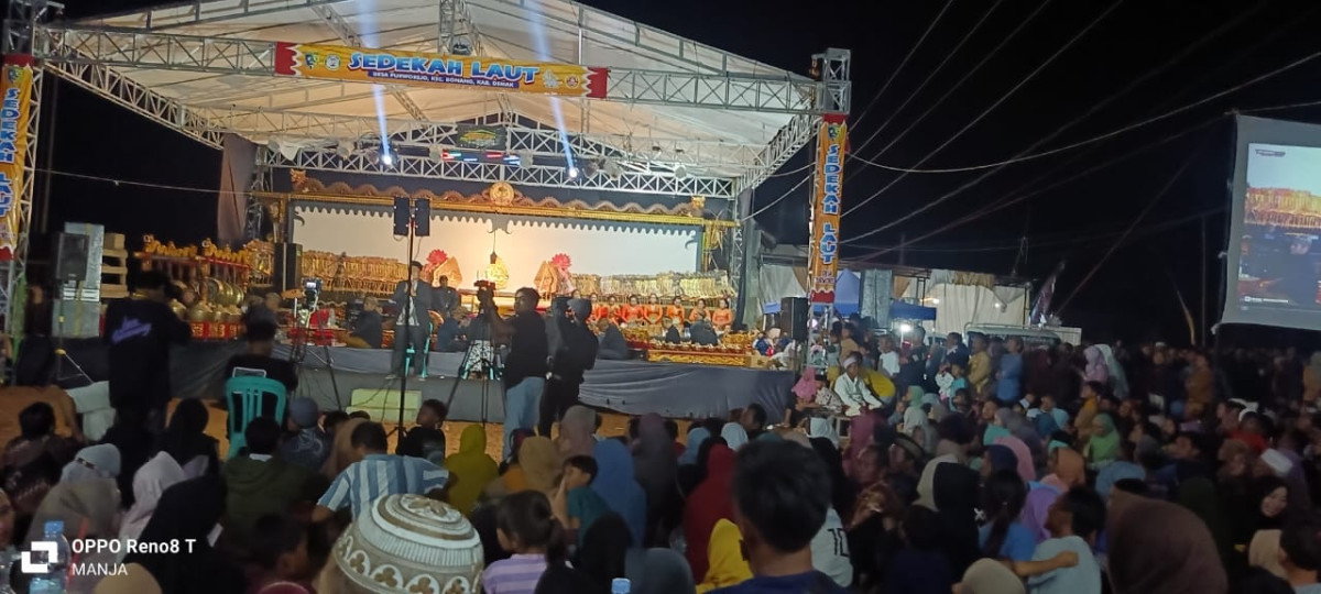 sambutan kepala desa pada acara sedekah bumi dan laut