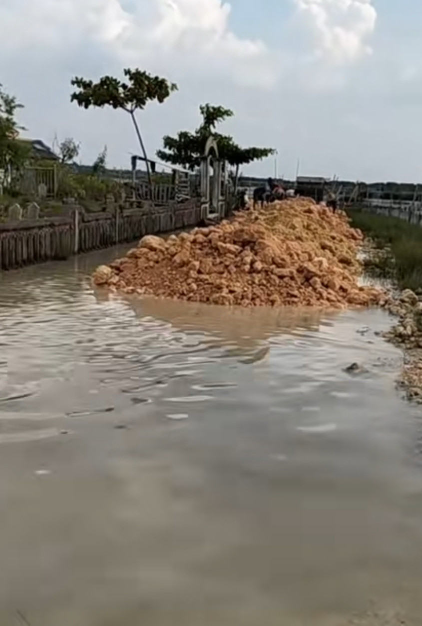 pemggurkan jalan desa