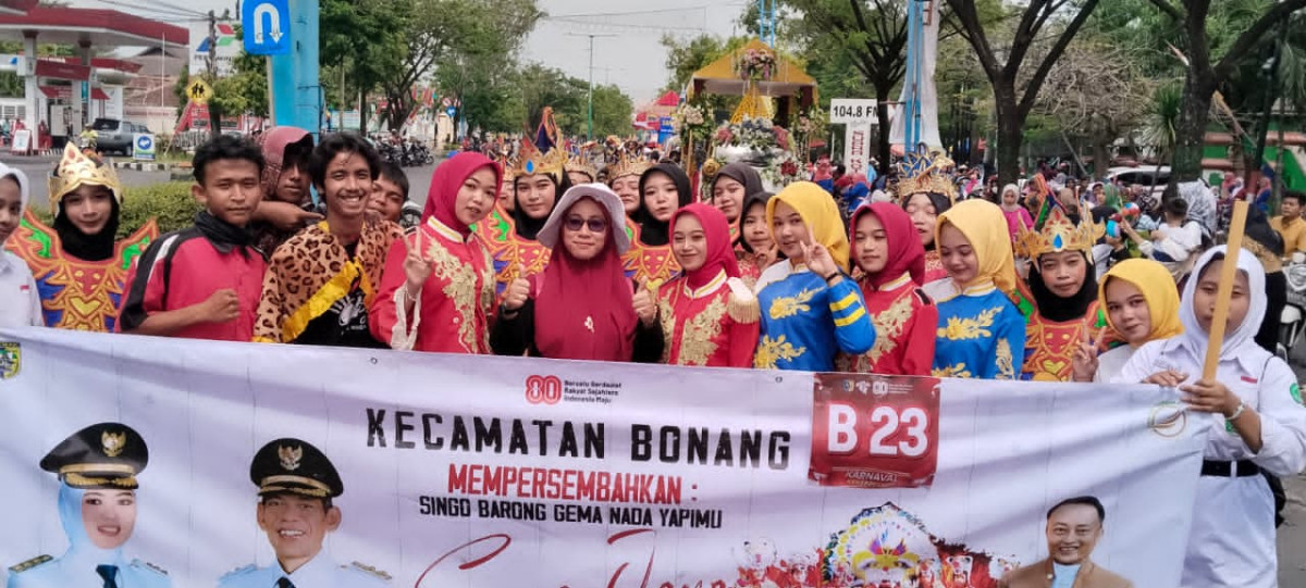 memeriahkan karnaval