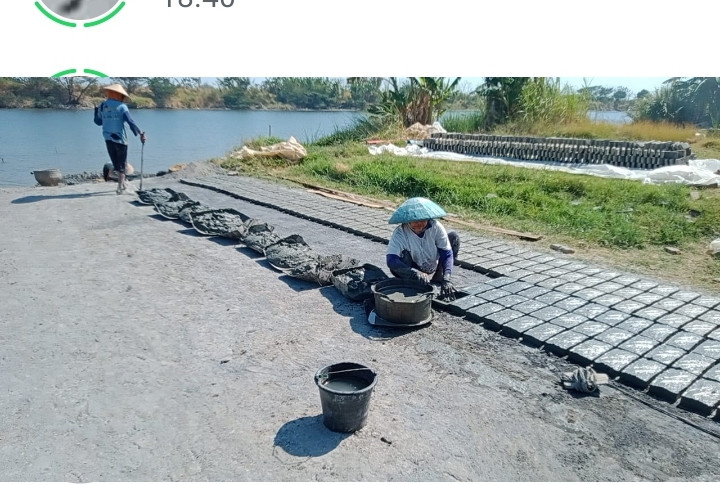 PEMBUATAN BATU BATA DI DESA BERAHAN KULON