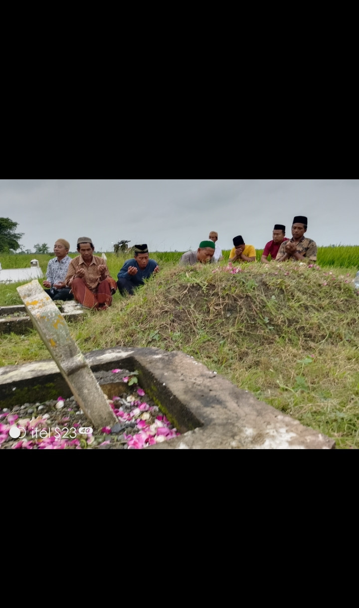 Ziarah kubur bapak Mulyono