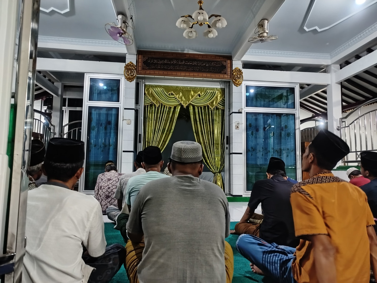 Ziarah ke makam kyai Raden Burhan