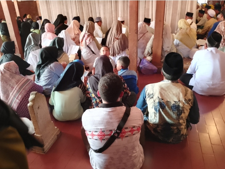 Ziarah ke makam sunan Kudus