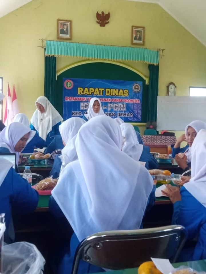 Rapat dinas ikatan guru