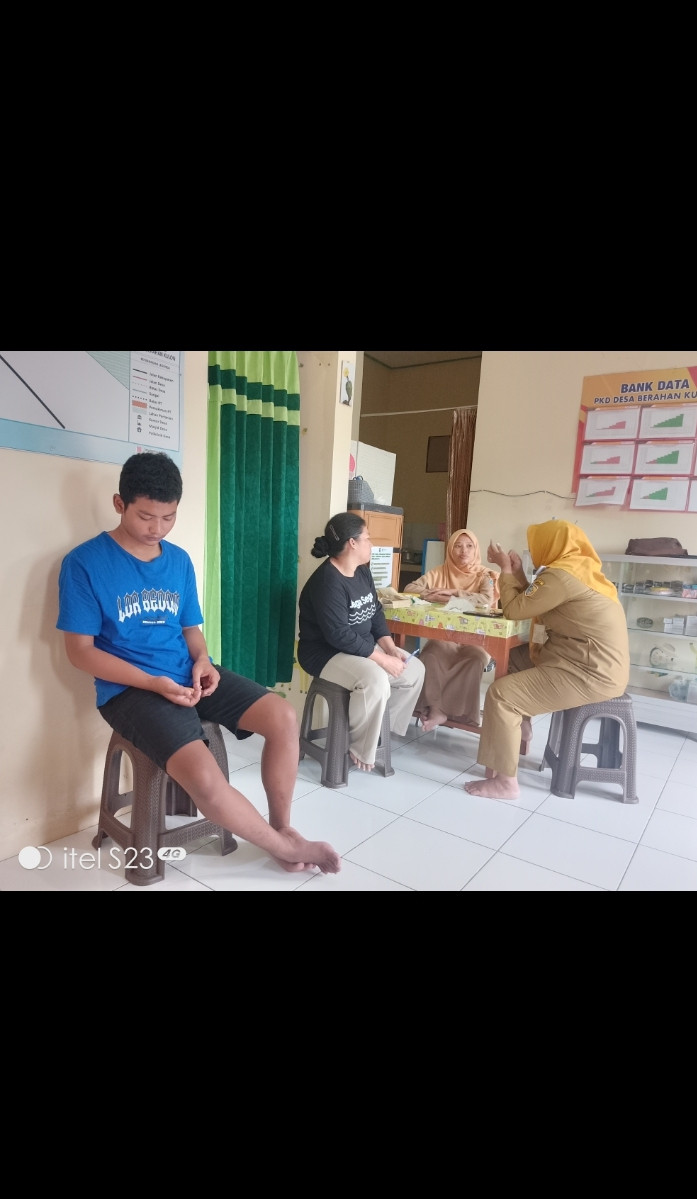 Pemeriksaan kesehatan di PKD