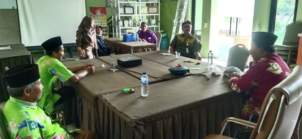 Pemberian vaksin hewan ternak