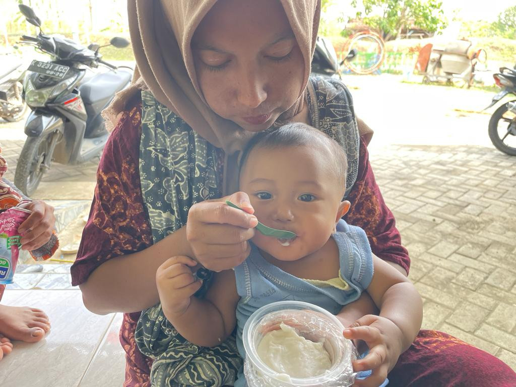 Pemberian makanan tambahan ( PMT ) untuk balita Stunting