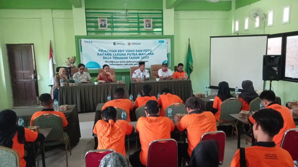 Pelatihan edit foto dan vidio oleh karang taruna