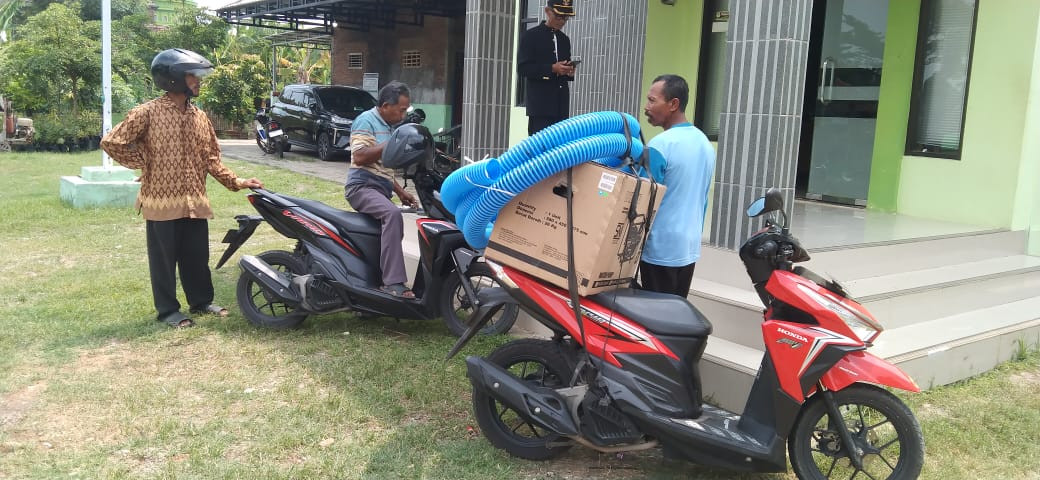Pengambilan bantuan berupa mesin sedot