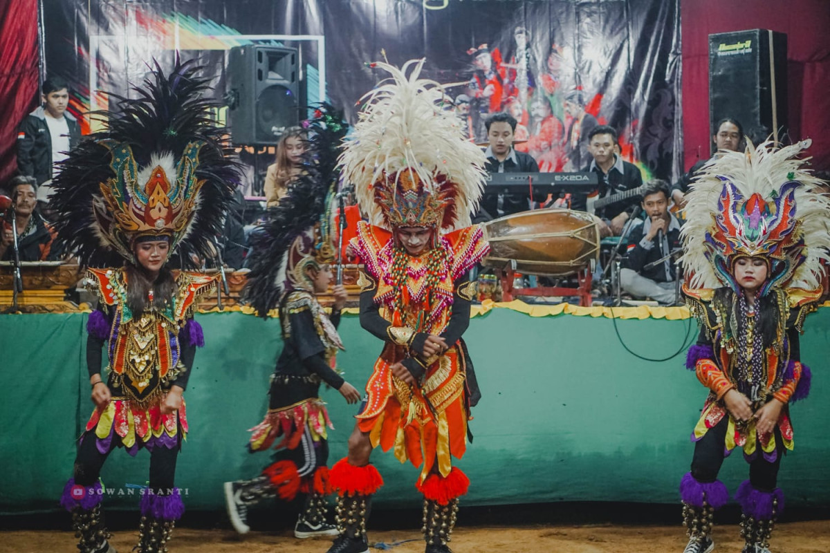 Pementasan Seni Topeng Ireng Kampung KB Guyub Rukun