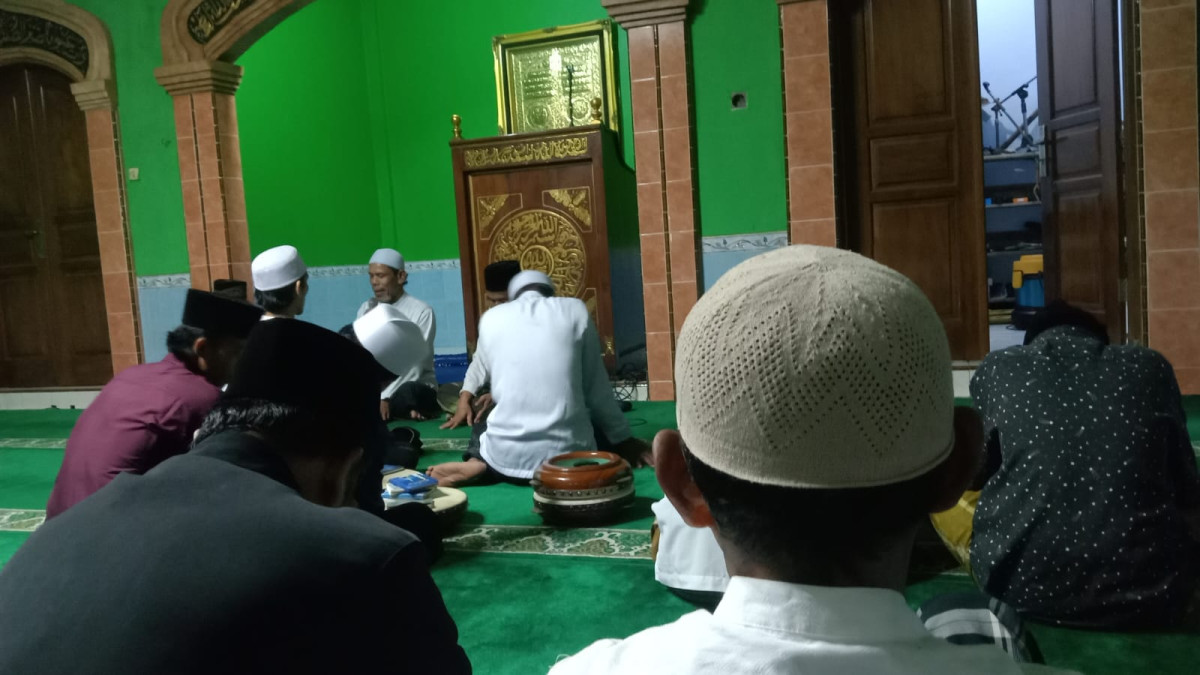 PENGAJIAN SELAPANAN DI MASJID UNTUK MEMBANGUN KEROHANIAN WARGA