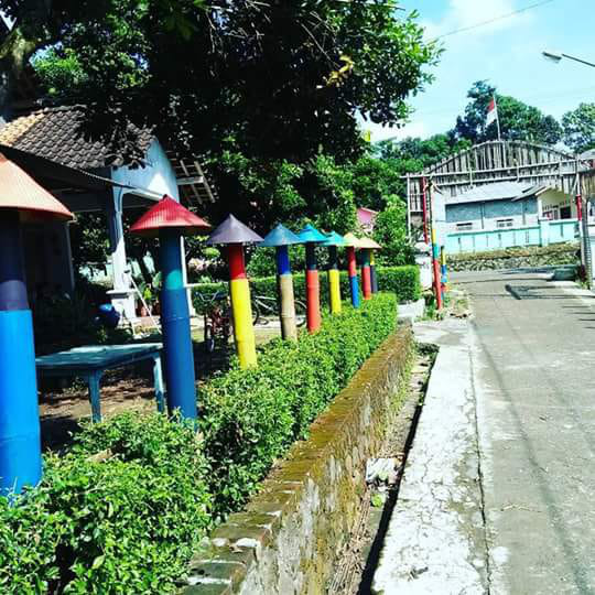 Pembuatan Lorong Garden di gang RW