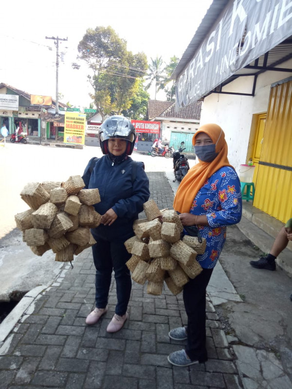 Bambu bisa berubah menjadi uang di Kampung Kb Artis