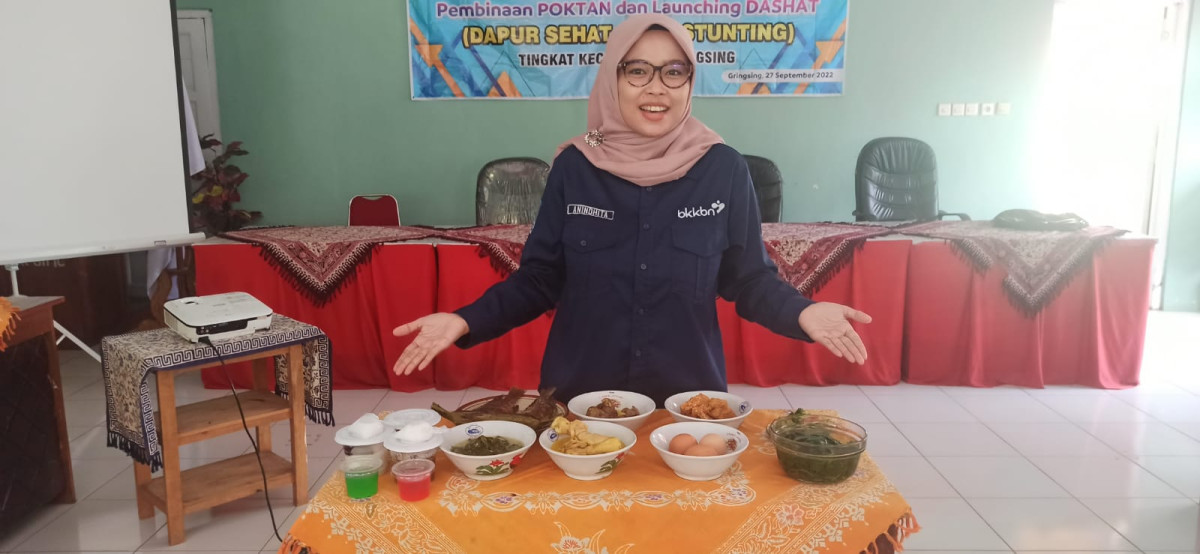 menu makanan sehat sesuai kelompok sasaran pendampingan dan diberikan penjelasan mengenai kandungan gizi, tekstur, hingga cara pengolahannya dengan memanfaatkan bahan pangan lokal