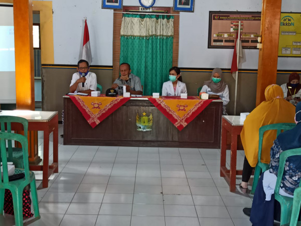 Pengisian materi oleh Korlap KB, PKB Kec Kajen, dan dr Amadea (PKM Kajen I)