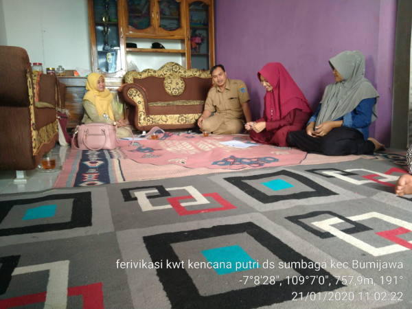 Verifikasi KWT di rumah ketua KWT dan sekretris kampung KB ibu Yuli Sri Hastuti