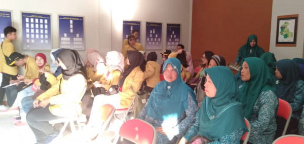 RAPAT Kerjasama dengan mahasiswa KKN UNSOED