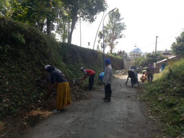 Bersih-bersih Kampung KB Berkah mandiri Desa Gunung Jati Kec.Bojong kab.Tegal