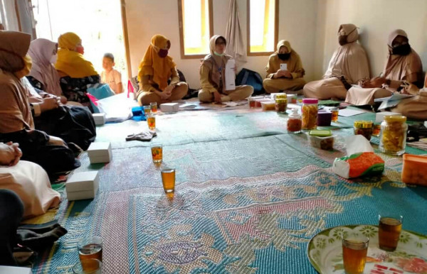 Pertemuan Rutin UPPKS di Kampung KB Berkah Mandiri Desa Gunung Jati Kec.Bojong Kab.Tegal