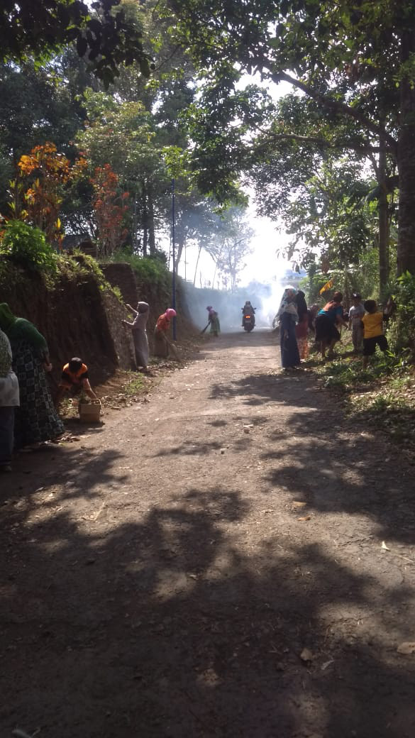 Bersih-bersih Kampung KB Berkah mandiri Desa Gunung Jati Kec.Bojong kab.Tegal