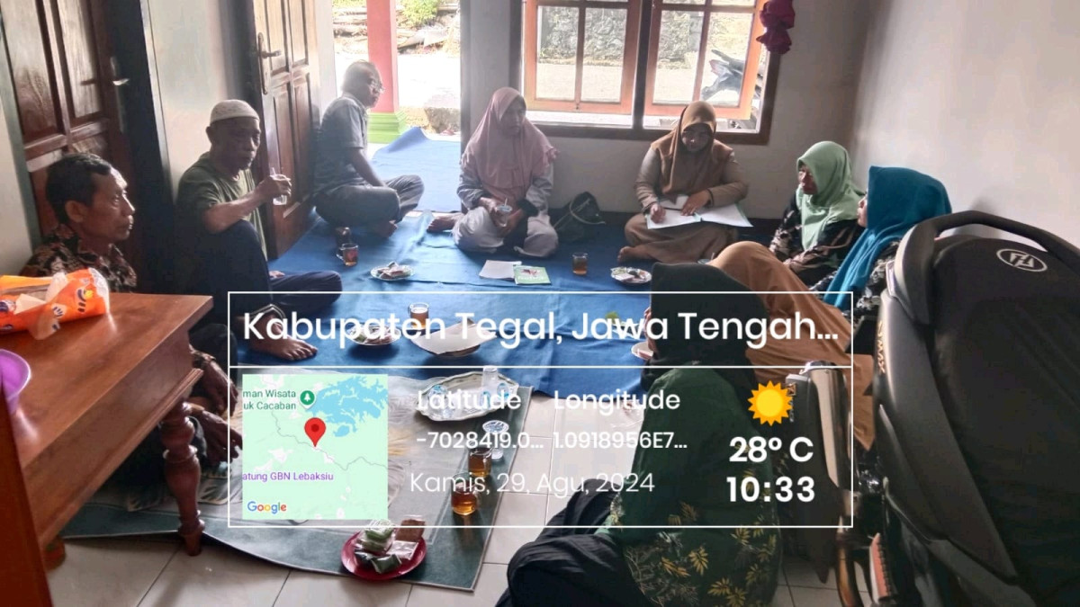 Rapat pengurus dan ketua RW dan RT membahasa permasalahan permasalahan yang ada di penujah