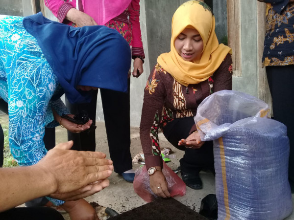 Pertemuan kelompok Kampung KB Melati 7