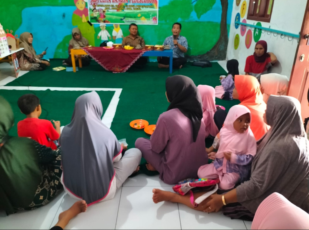 Parenting Pembuatan Alat Peraga Edukasi (APE) dari Bahan Bekas