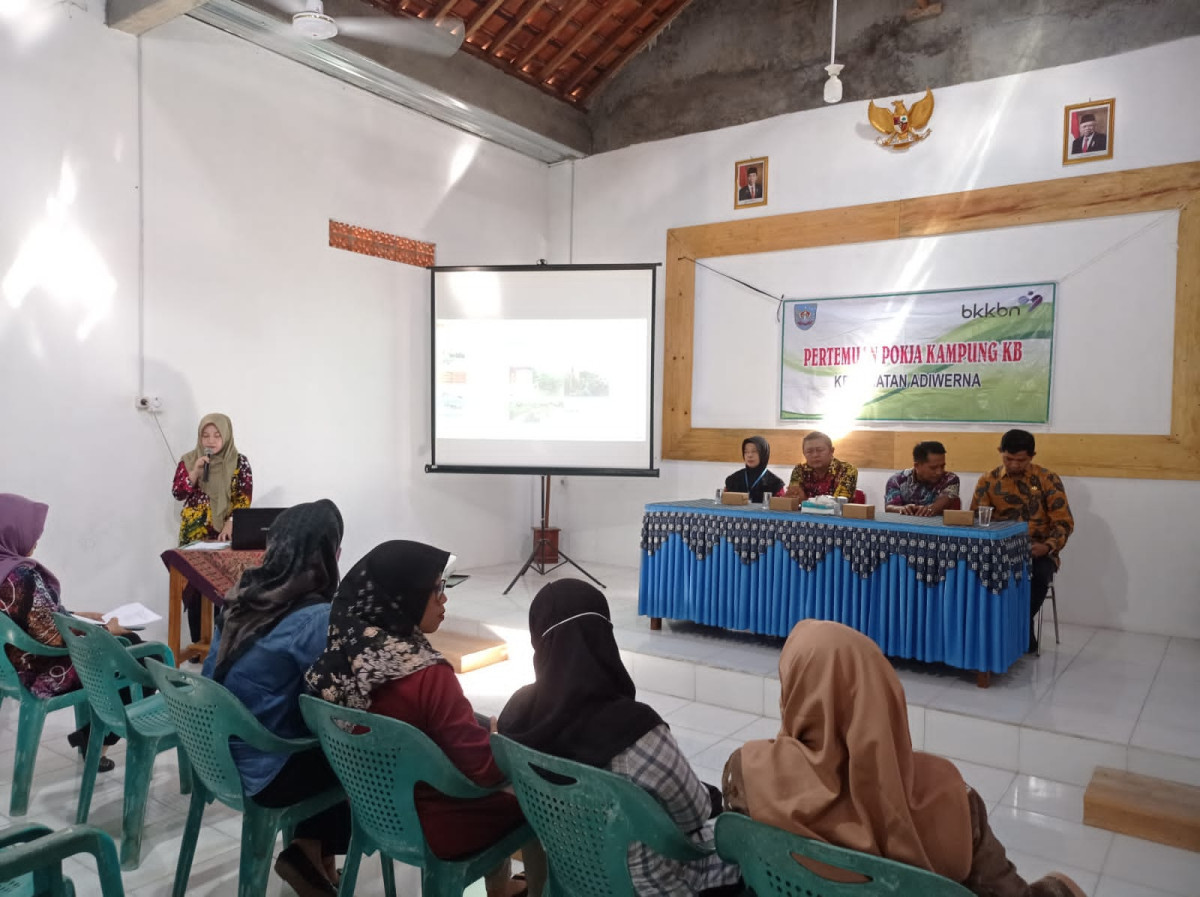 Kegiatan Sosialisasi Kampung KB bertempat di Ruang pertemuan Desa Tembok Luwung