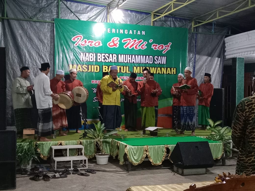 penampilan seni terbang jawa oleh warga MASJID BAITUL MU'AWANAH