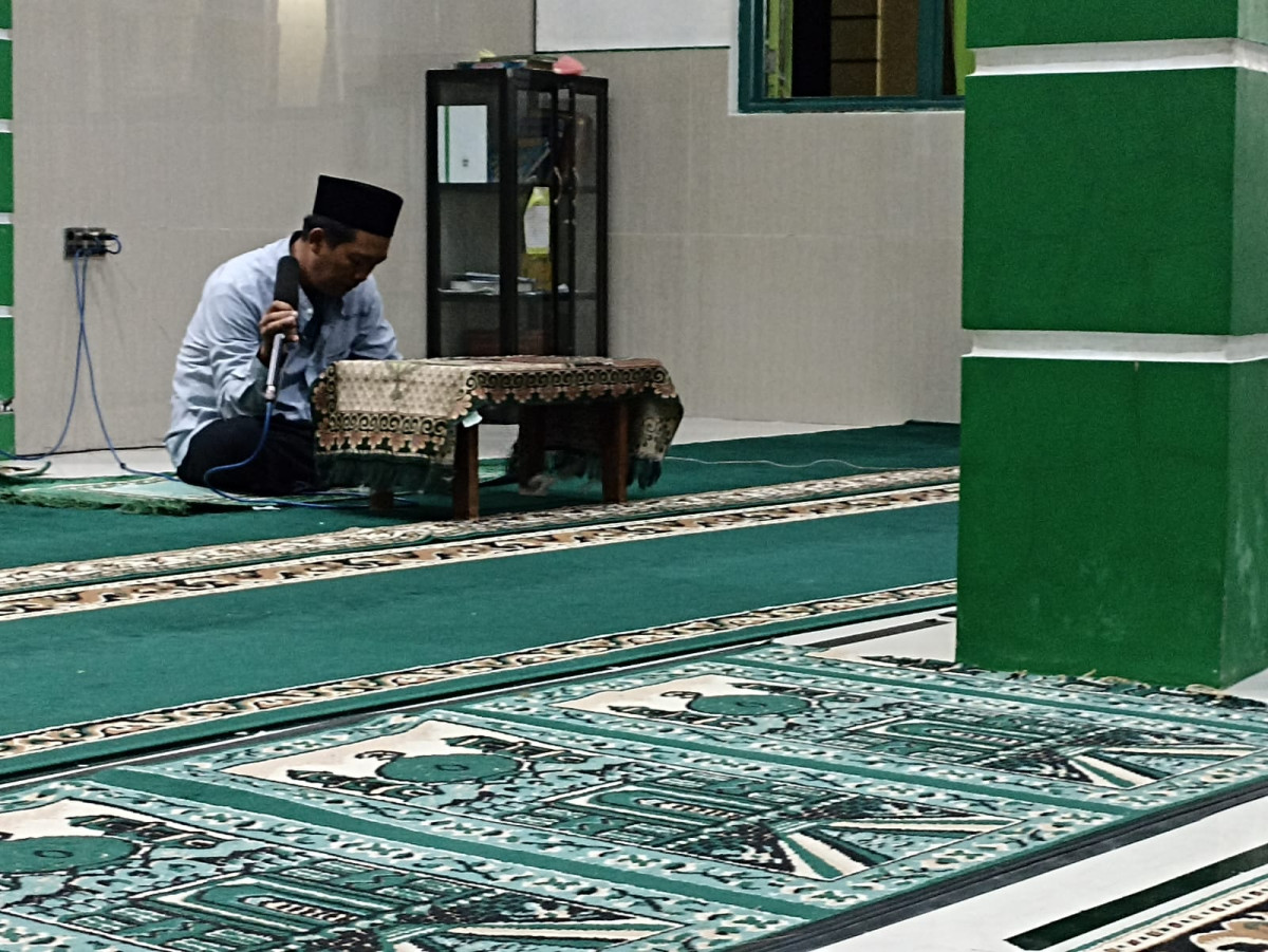 petugas membacakan Alqur'an