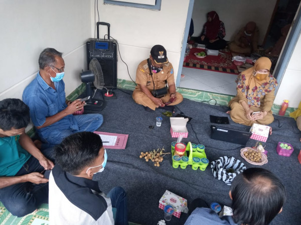 bapak kepala desa pekiringan