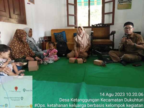 penyampaian materi tentang 1000 HPK