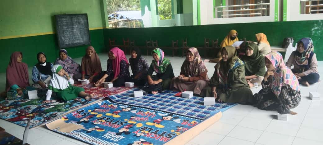 Anggota BKB antusian mendengarkan materi yang disampaikan