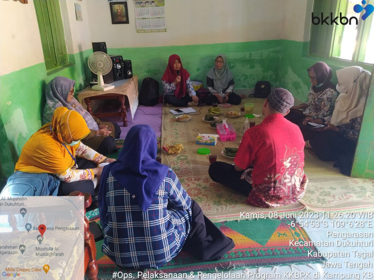 Membahas rencana pelaksanaan program DASHAT di Kampung KB Berkah Rezeki Desa Pengarasan